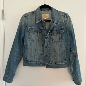 Levi’s Denim Jean jacket faded/washed denim small